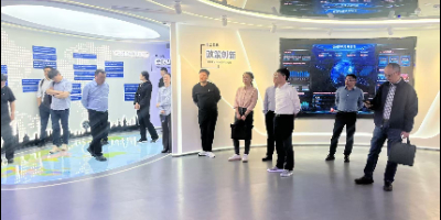 南通市商务局副局长左晓明携考察团来访知识服务中心